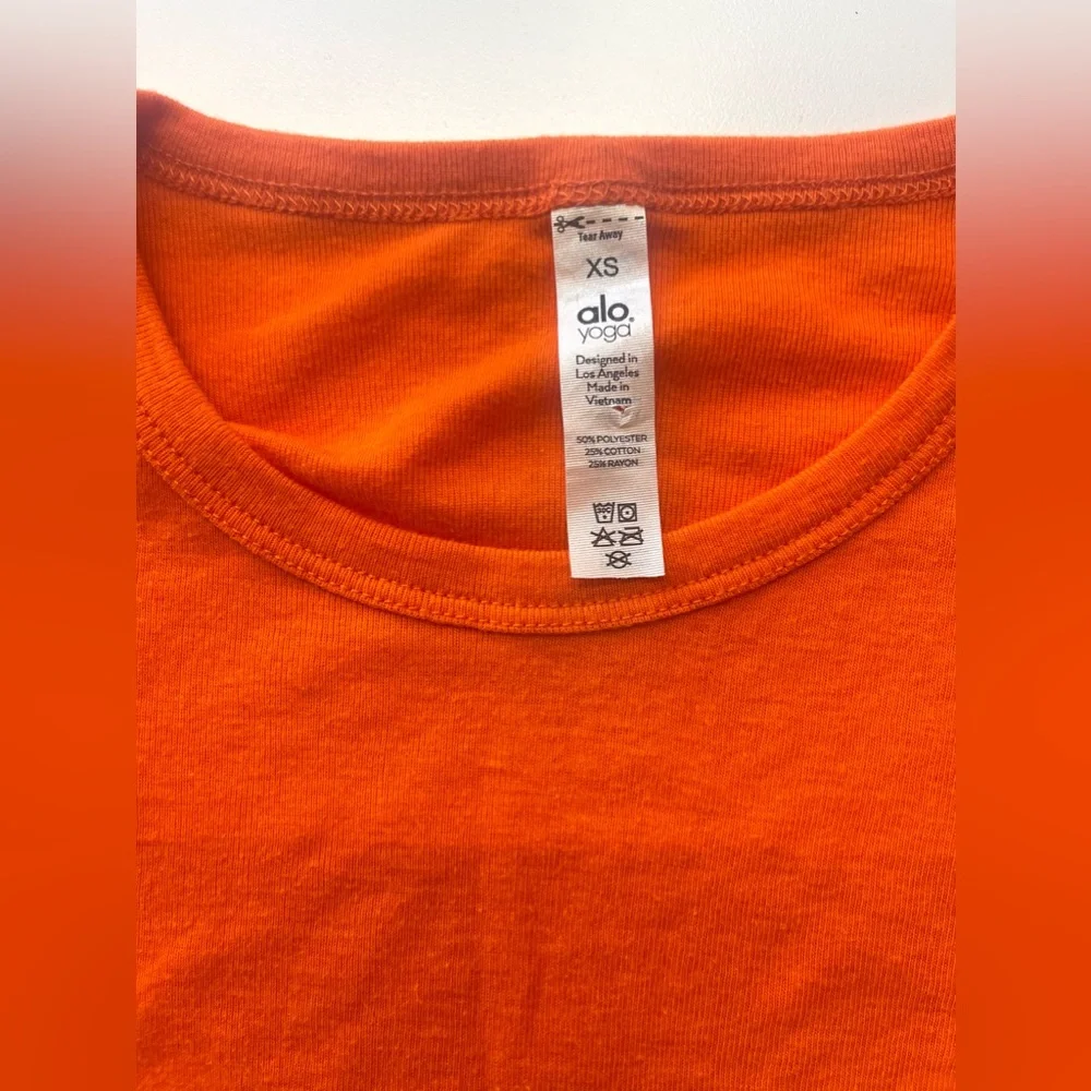 Alo Yoga Halo Cropped Strap Orange Tshirt sz XS - Picture 4 of 5